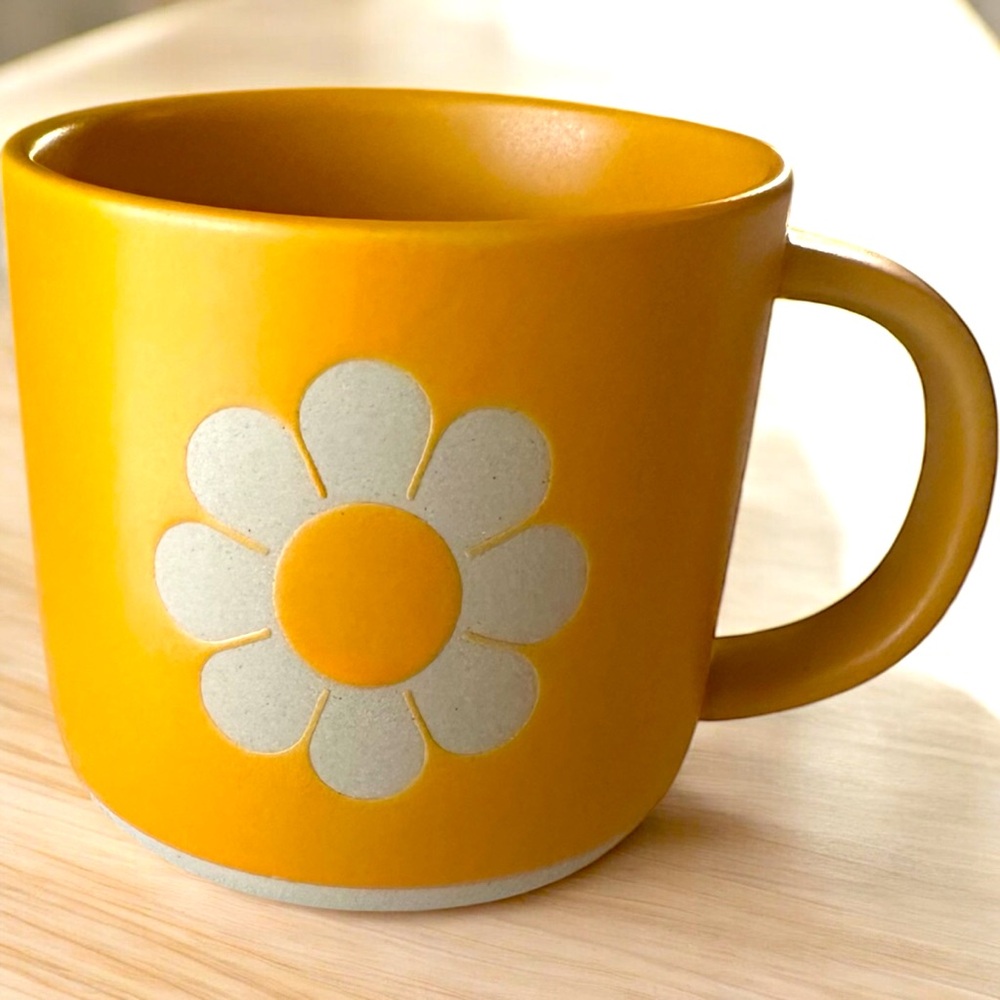 Never Used Sunshine Studios Retro Ceramic Mug - Flower Sunshine Yellow